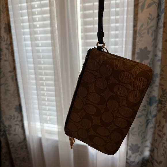 Coach Black Leather Tag Wristlet with Gold Chain - Picture 4 of 8